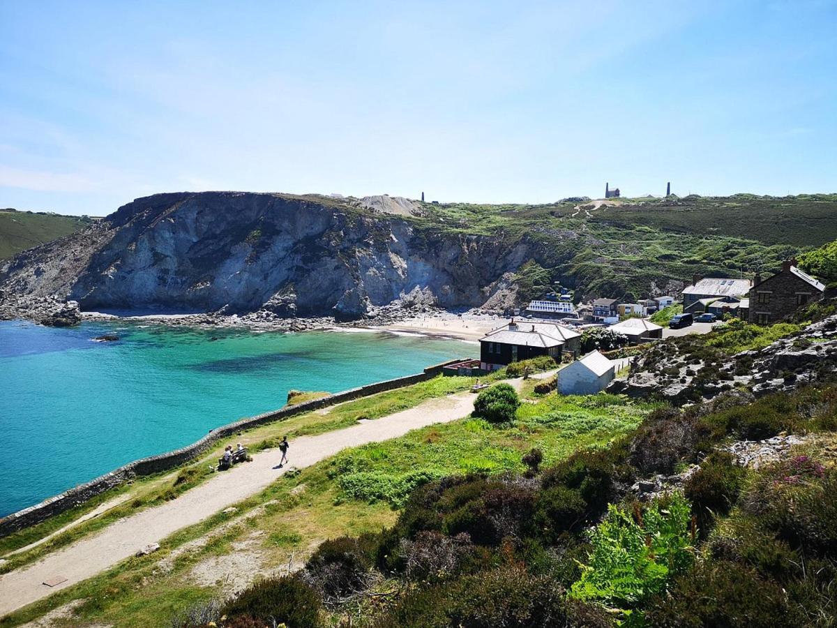 Howlyek, In St Agnes Village 외부 사진
